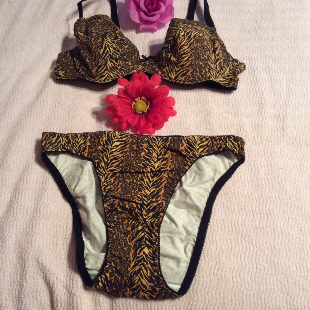 Leopard print panties/bra set